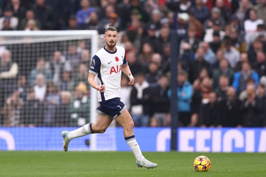 Radu Drăguşin, aproape de autogol cu ultima penultima clasată. United, prestaţie solidă cu Leicester