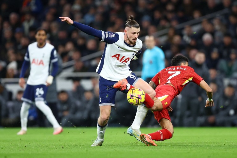 VIDEO | Tottenham - Liverpool 3-6. Thriller pentru Drăguşin în disputa cu liderul Angliei