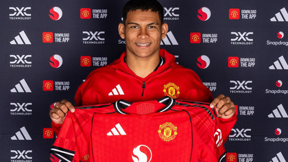 Manchester United l-a transferat pe fundaşul paraguayan Diego Leon