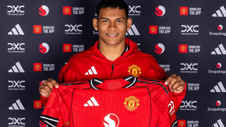 Manchester United l-a transferat pe fundaşul paraguayan Diego Leon