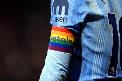 După 10 ani, căpitanii echipelor din Premier League nu vor mai purta banderole în culorile curcubeului
