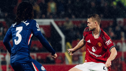 Manchester United a câştigat confruntarea cu Chelsea. Londonezii au avut portarul eliminat din minutul 5