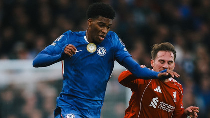 Chelsea învinge campioana Liverpool şi se apropie de podium