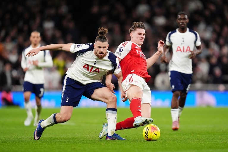 Cu Radu Drăguşin titular, Tottenham a pierdut categoric duelul contra celor de la Arsenal