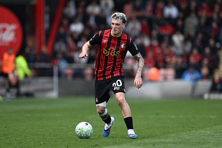 Bournemouth nu l-a convocat pe Alex Jimenez pe fondul unei anchete privind presupuse mesaje trimise către o tânără de 15 ani