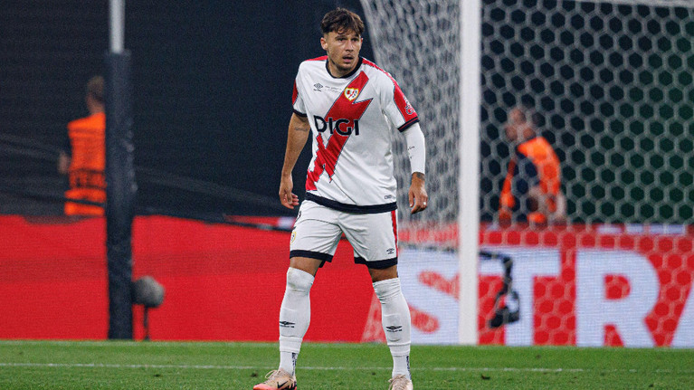 Englezii îl vor pe Raţiu! Două cluburi din Premier League încearcă să-l transfere de la Rayo. Spaniolii i-au stabilit preţul