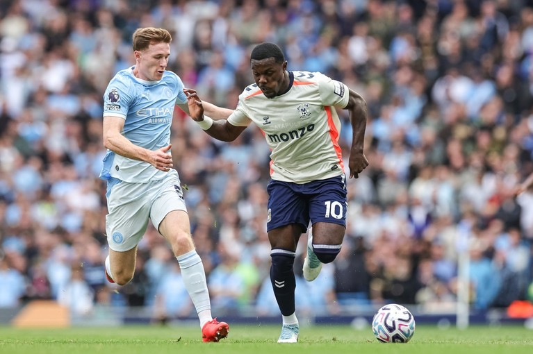 Manchester City trece la limită de Coventry şi urcă pe primul loc în Premier League