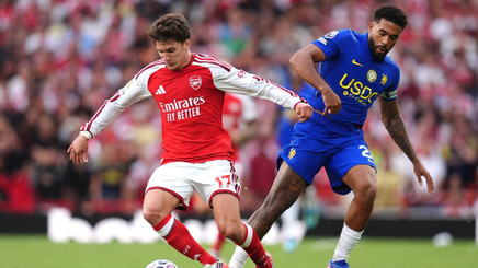 Arsenal se impune cu Chelsea şi o egalează pe City în fruntea clasamentului