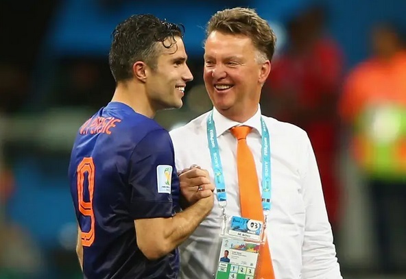 "Perioada ta aici s-a terminat!" Modul "crud" în care Van Persie a fost gonit de la United. Cum a decurs discuţia cu Van Gaal