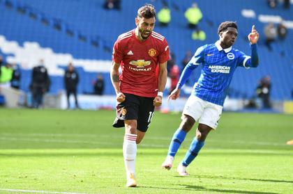 Man United învinge Brighton graţie unui gol marcat în minutul 90+10! Fază incredibilă: arbitrul a fluierat finalul meciului, apoi a dat penalty cu VAR