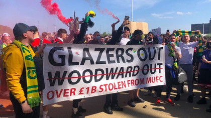 VIDEO | Suporterii echipei Manchester United au protestat în jurul Old Trafford şi au cerut plecarea familiei Glazer, care conduce clubul din 2005