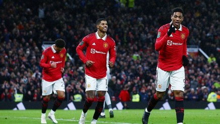 Manchester United – Nottingham Forest 2-0, iar United merge în finala Cupei Ligii