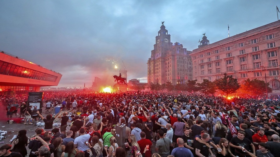 Autorităţile, comunicat după încălcarea distanţării sociale, de către fanii lui Liverpool, ca urmare a câştigării Premier League