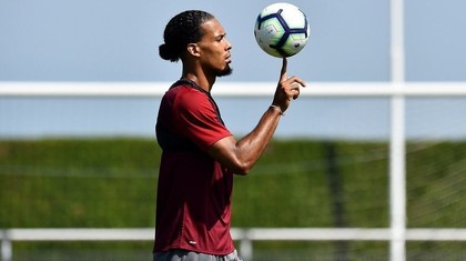 Veste bună pentru Jurgen Klopp. Van Dijk a fost operat cu succes