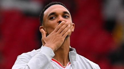 Totul este oficial! Trent Alexander-Arnold şi-a anunţat plecarea de la Liverpool la finalul sezonului! Fundaşul englez a bătut palma cu noua sa echipă