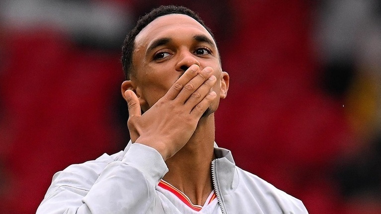 Totul este oficial! Trent Alexander-Arnold şi-a anunţat plecarea de la Liverpool la finalul sezonului! Fundaşul englez a bătut palma cu noua sa echipă
