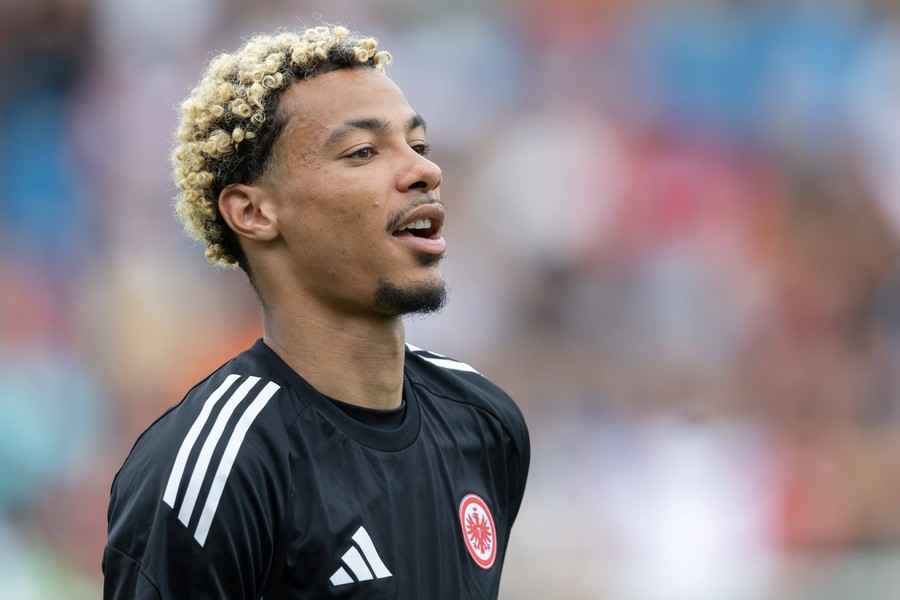 Liverpool plăteşte o sumă colosală pentru a-l aduce pe Hugo Ekitike de la Frankfurt