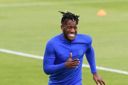 Michy Batshuayi a semnat prelungirea contractului cu Chelsea, dar a fost împrumutat la altă echipă