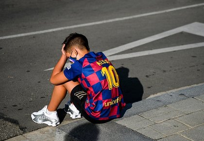 GALERIE FOTO | Imagini răvăşitoare. Lionel Messi, aşteptat în zadar să sosească la reunirea Barcelonei