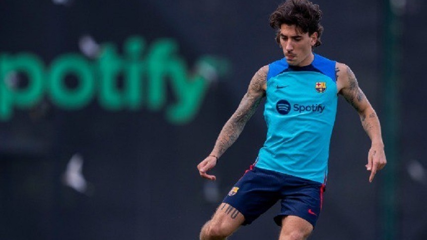 Hector Bellerin crede că fotbaliştii ar trebui să plătească mai multe taxe şi îi îndeamnă să iasă din "bula lor"