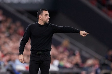 FC Barcelona a oficializat despărţirea de Xavi