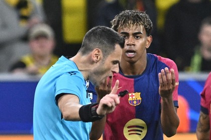Surpriză mare! Starul care îi hipnotizează pe tineri ar urma să apară pe tricourile echipei FC Barcelona la următorul Clasico

