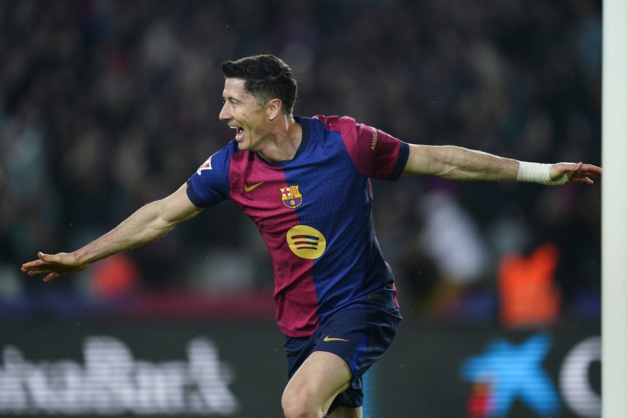 Barcelona i-a găsit înlocuitor lui Robert Lewandowski! Atacantul dorit de granzii din Premier League este aşteptat să ajungă sub comanda lui Hansi Flick