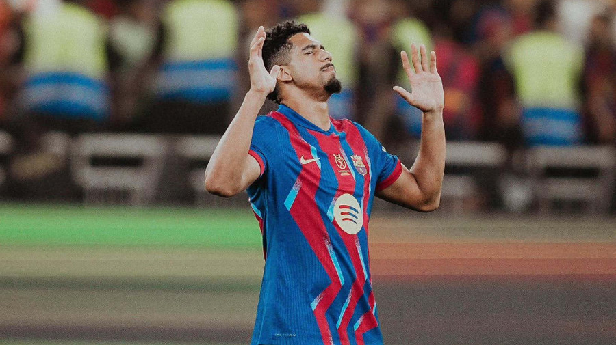 Ce lovitură! FC Barcelona îl trimite pe Ronald Araujo la Liverpool