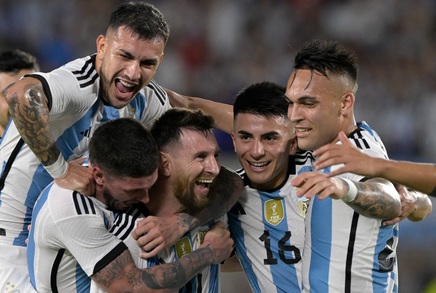 Atletico refuză să-l vândă pe Julian Alvarez. Barca pregăteşte 120 de milioane de euro pentru un alt super-golgheter

