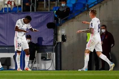 Vinicius a mulţumit unui coleg, după prima ”dublă” în tricoul lui Real Madrid. ”Nimeni nu poate să joace aşa cum o face el”