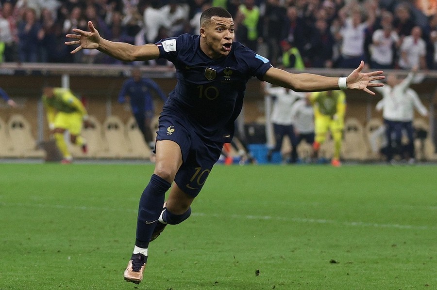 BREAKING NEWS | Real Madrid pregăteşte bomba pe piaţa transferurilor! Florentino Perez e dispus să achite un miliard de euro pentru a-l aduce pe Mbappe
