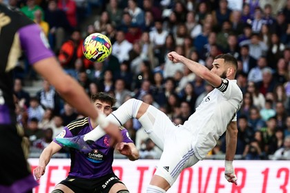 VIDEO | Benzema, gol ”extraterestru” în partida cu Valladolid! Execuţia fantastică cu spatele la poartă a atacantului francez
