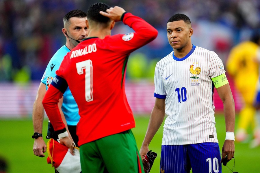 Mbbape i-a bătut recordul lui Ronaldo şi apoi a dezvăluit că vorbeşte cu starul portughez. „Îmi dă multe sfaturi”