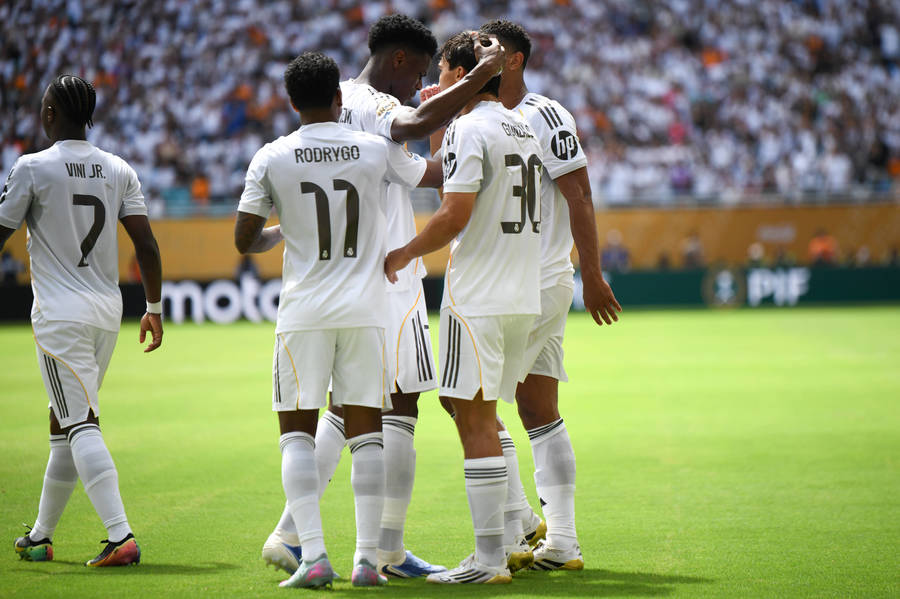 OUT de la Real Madrid! Superstarul fornaţiei spaniole este nevoit să îşi caute echipă