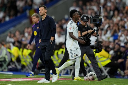 Scandal de proporţii la Real Madrid, după El Clasico! Vinicius a trecut la ameninţări şi l-a înjurat pe Xabi Alonso! Tehnicianul spaniol nu s-a lăsat mai prejos şi i-a dat replica starului brazilian