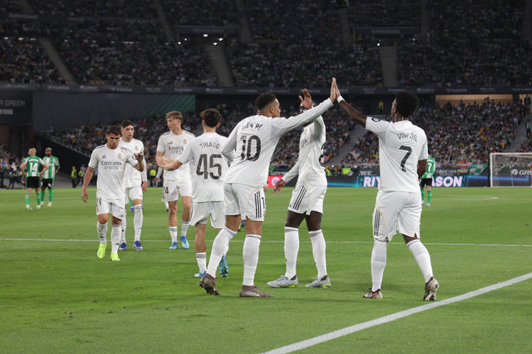Cresc şi mai tare tensiunile la Real Madrid! Florentino Perez, pus să aleagă între două staruri: unul rămâne, altul pleacă de pe Bernabeu