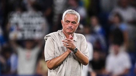 Jose Mourinho l-a îmbrăţişat pe Cristi Chivu după Real Madrid - Inter şi a declarat: ”Eu ştiu ce simt pentru el şi el pentru mine!”
