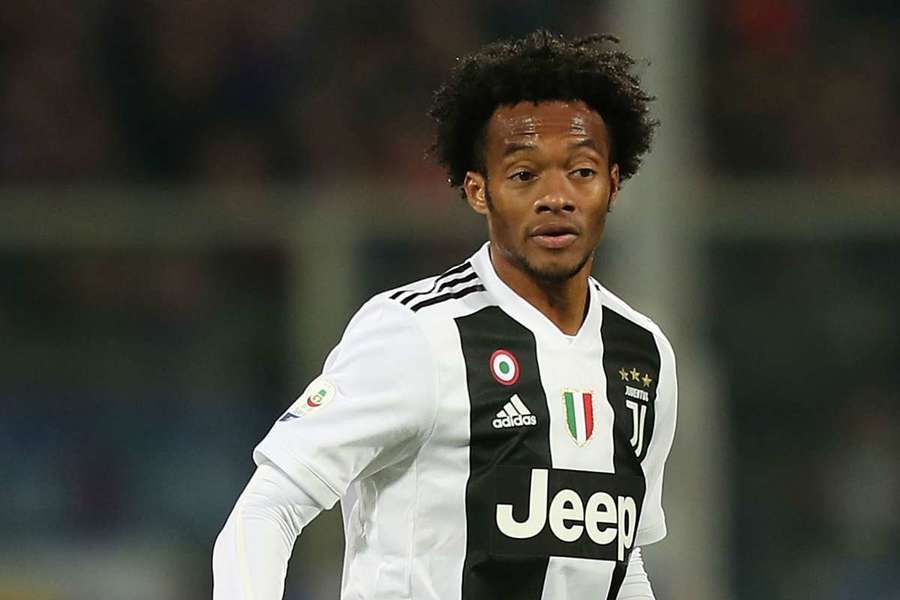 Cuadrado, al doilea jucător al echipei Juventus testat pozitiv cu noul coronavirus. Torinezii şi-au amânat plecarea la Milano