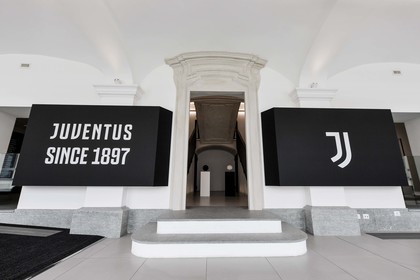 Scandal de proporţii la Juventus! Trei jucători riscă să fie suspendaţi de club, după ce au participat la o petrecere