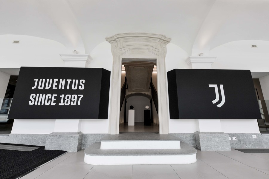 Scandal de proporţii la Juventus! Trei jucători riscă să fie suspendaţi de club, după ce au participat la o petrecere