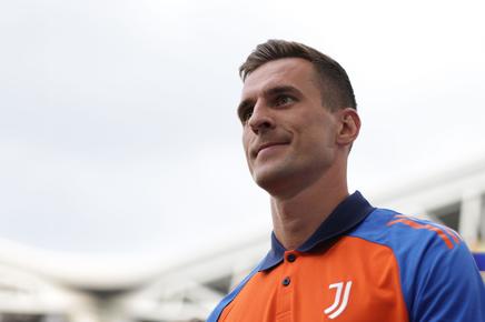 Accidentat de aproape un an, Milik şi-a prelungit contractul cu Juventus
