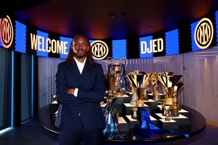 Inter l-a adus pe internaţionalul englez Djed Spence 