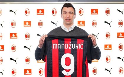 AC Milan a adus încă un atacant cu experienţă! Mandzukic, prezentat oficial