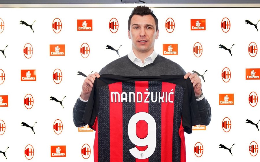 AC Milan a adus încă un atacant cu experienţă! Mandzukic, prezentat oficial