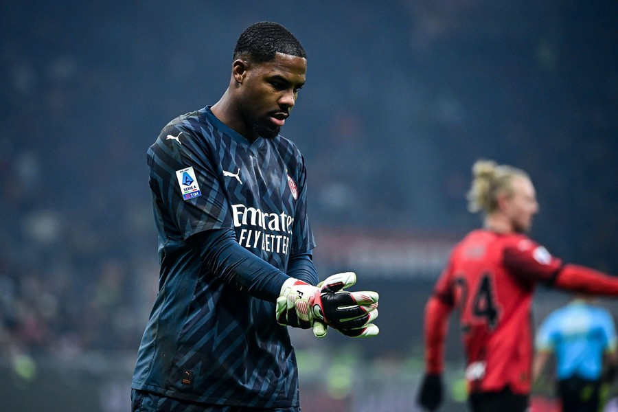 Starul lui AC Milan, suspendat după ce l-a insultat pe arbitru

