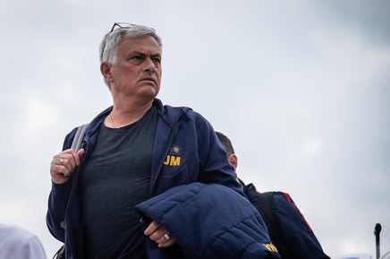 Suspendat un meci de comisia de disciplină, Jose Mourinho ratează confruntarea cu Inter