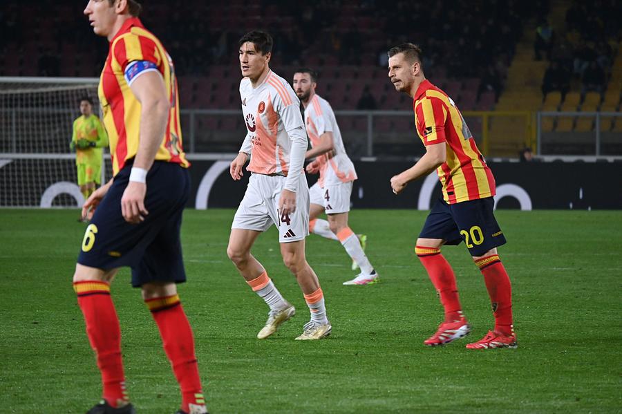 VIDEO | AS Roma a câştigat la Lecce, scor 1-0. Trupa lui Ranieri atacă locurile de Champions League