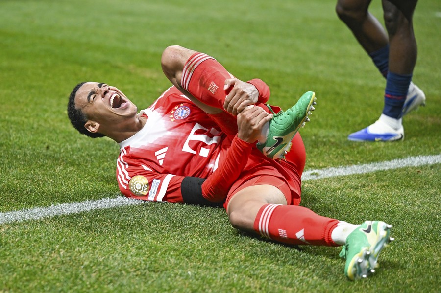 S-a aflat cât ar putea lipsi Jamal Musiala de pe teren! Starul lui Bayern a suferit o accidentare teribilă în meciul cu PSG