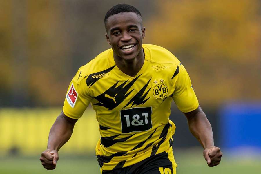 Youssoupha Moukoko, de la Borussia Dortmund, acuzat că a minţit în privinţa vârstei! Cât ar avea, de fapt, atacantul din Camerun 