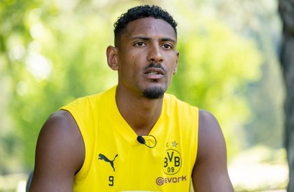 VIDEO | Haller, atacantul Borussiei Dortmund, vindecat de cancer, a reuşit un hattrick într-un meci amical